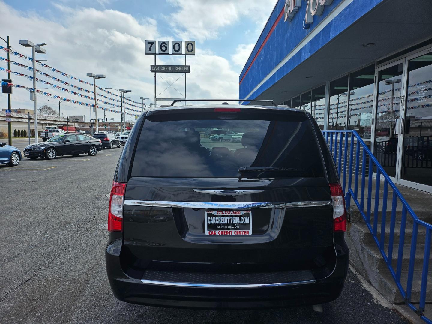 2014 BLACK Chrysler Town and Country Touring (2C4RC1BG1ER) with an 3.6L V6 DOHC 24V engine, 6-Speed Automatic transmission, located at 7600 S Western Ave., Chicago, IL, 60620, (773) 918-3980, 0.000000, 0.000000 - Photo#3